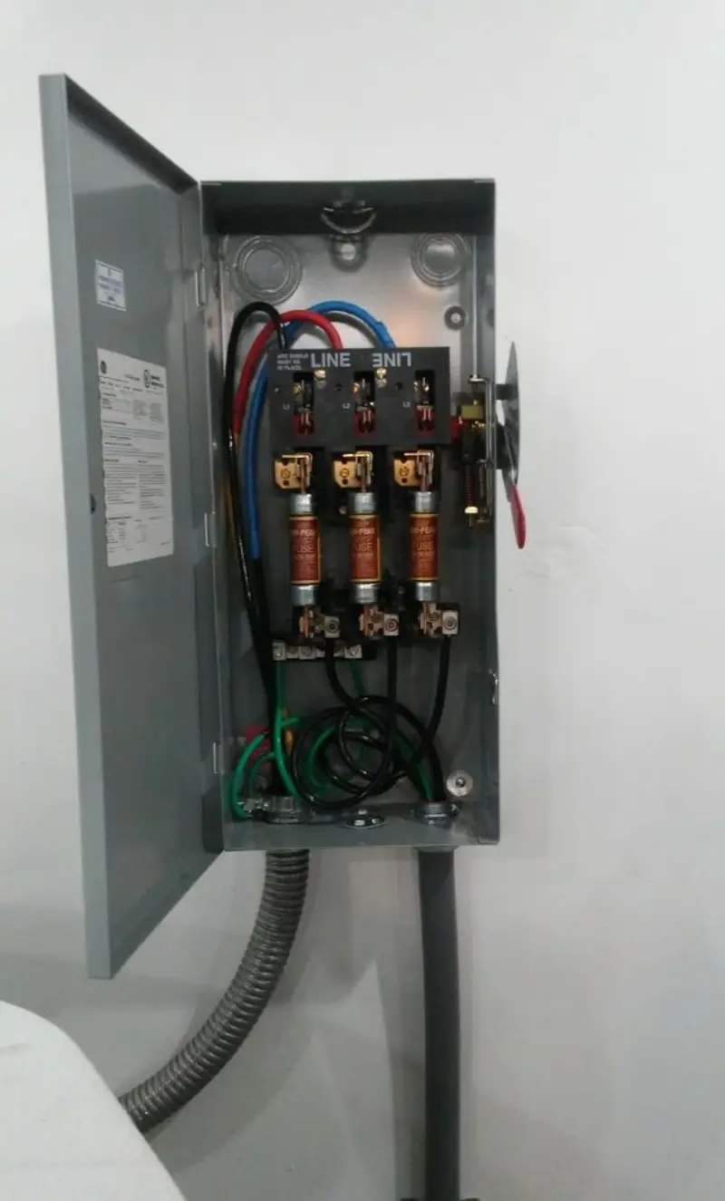 Three-phase disconnect switch installed for Smoke Detector Installation in Lake Shastina